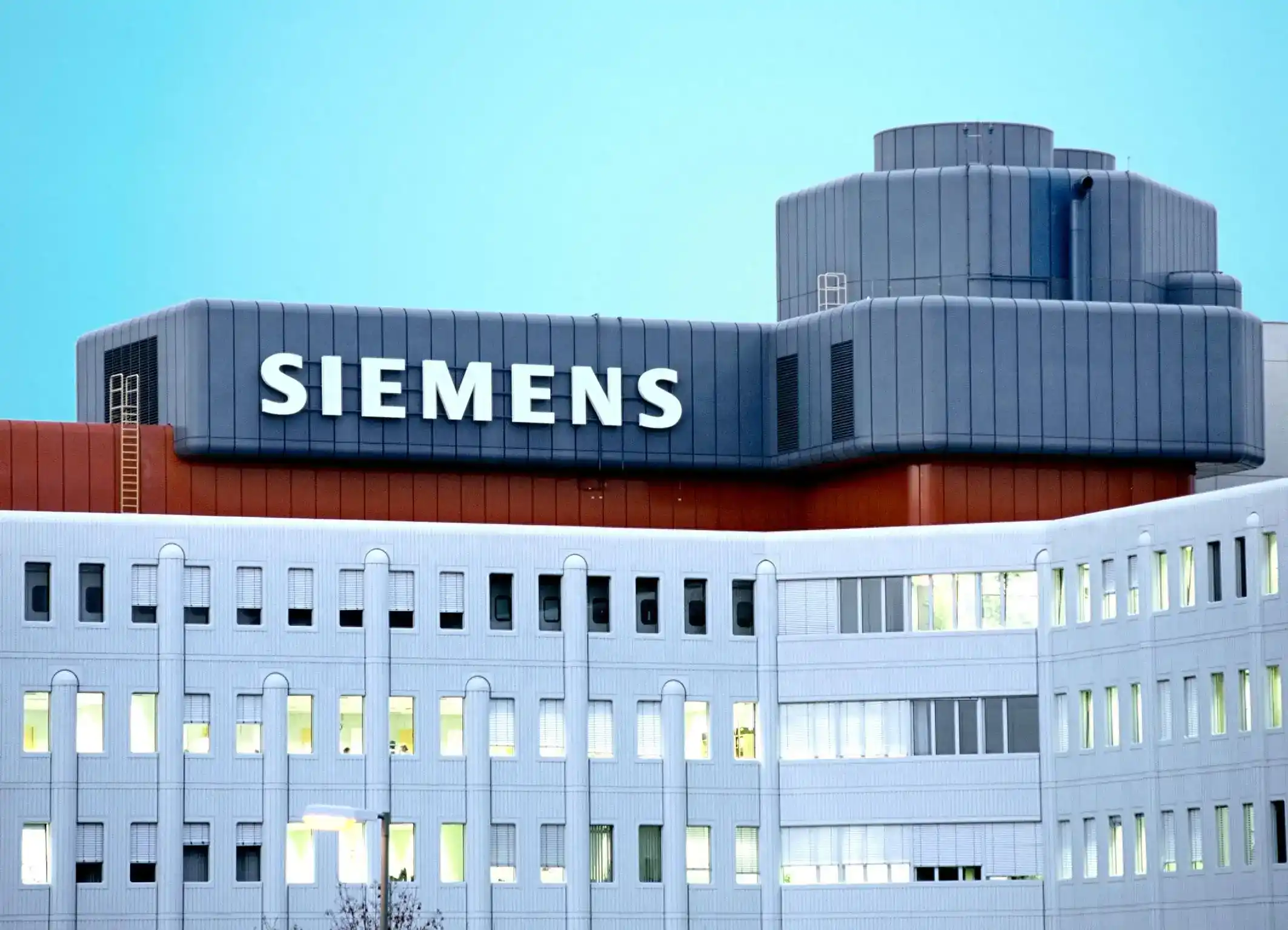 Siemens (Germany) – Practice of Industrial Digital Warehousing: In the field of industrial warehousing, with the concept of Industry 4.0 as the core